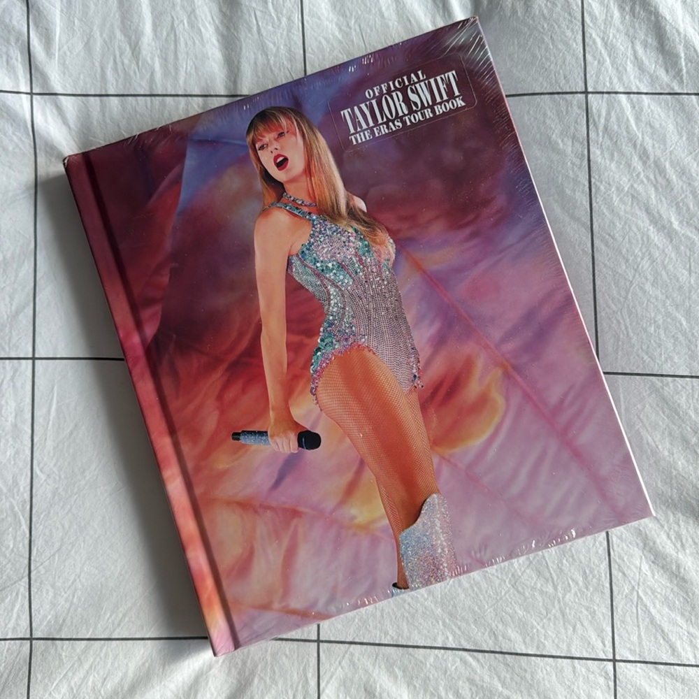 Taylor Swift - The Eras Tour Book